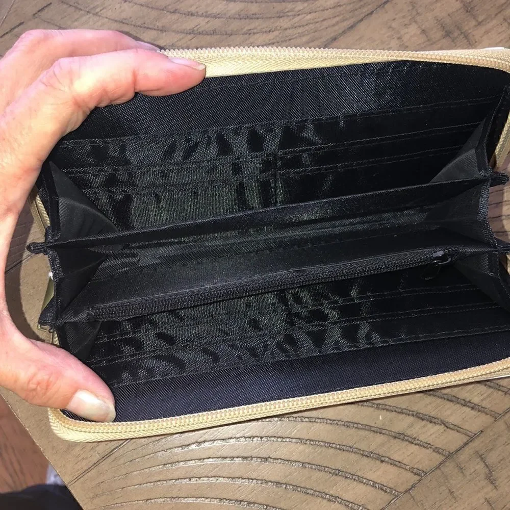 NWT Lucky 🍀 Cacti 🌵 Vegan 🌱 Zip Wallet 12 card inserts zip coin Secure!